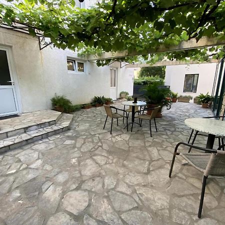 Guesthouse Tri Palme Bečići Ngoại thất bức ảnh
