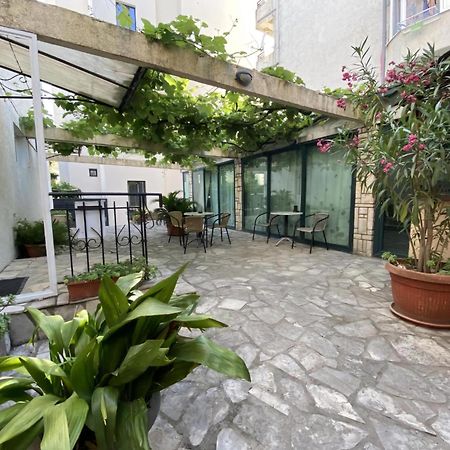 Guesthouse Tri Palme Bečići Ngoại thất bức ảnh