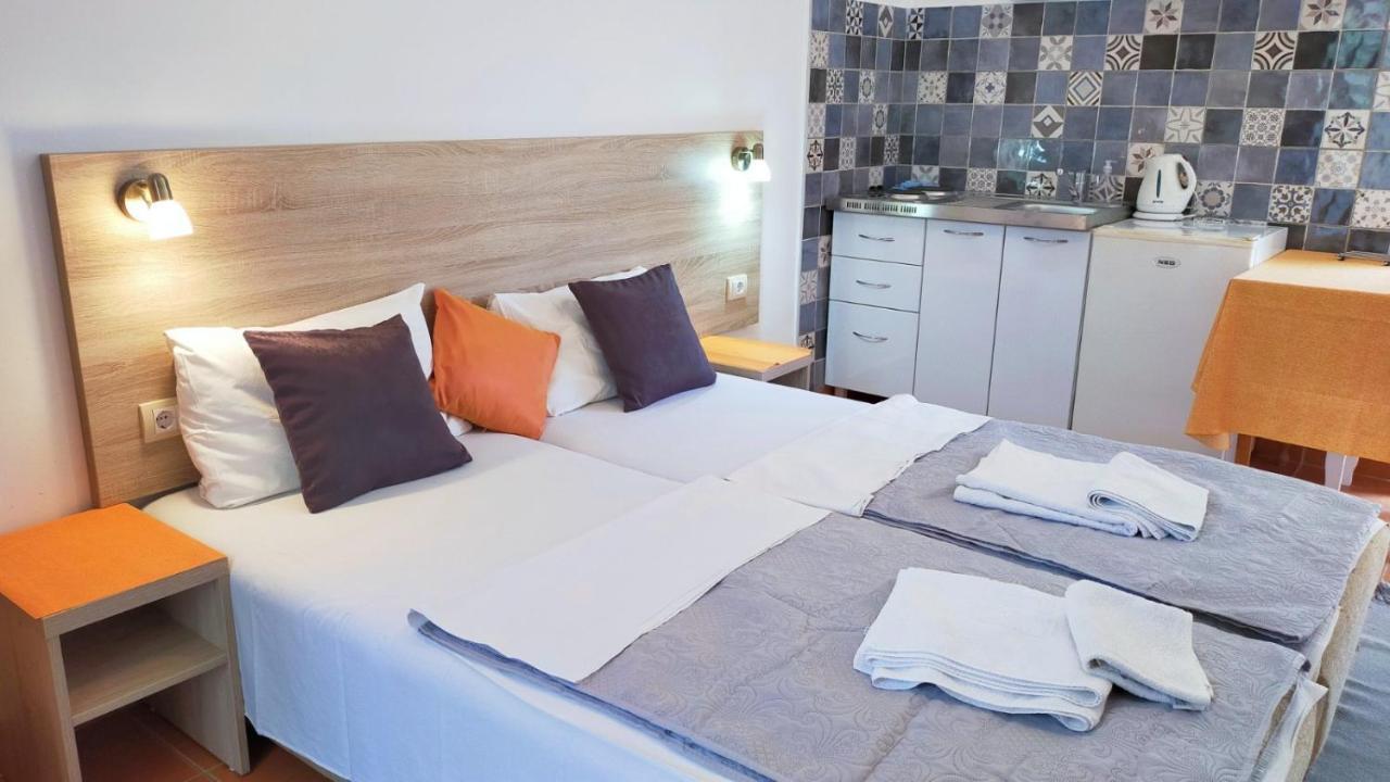 Guesthouse Tri Palme Bečići Ngoại thất bức ảnh