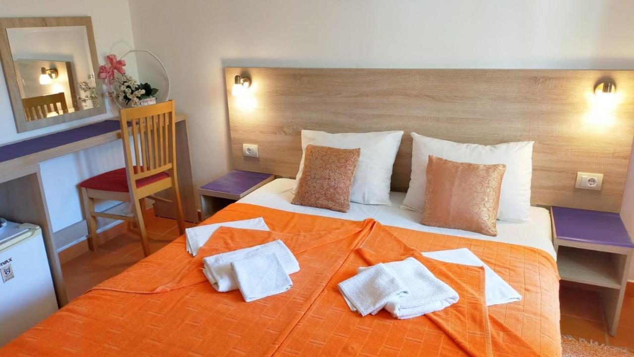 Guesthouse Tri Palme Bečići Ngoại thất bức ảnh