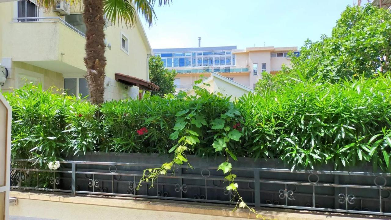 Guesthouse Tri Palme Bečići Ngoại thất bức ảnh