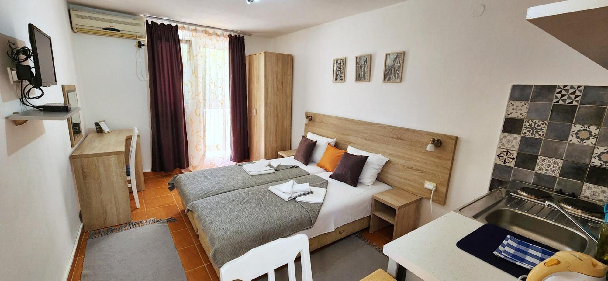 Guesthouse Tri Palme Bečići Ngoại thất bức ảnh