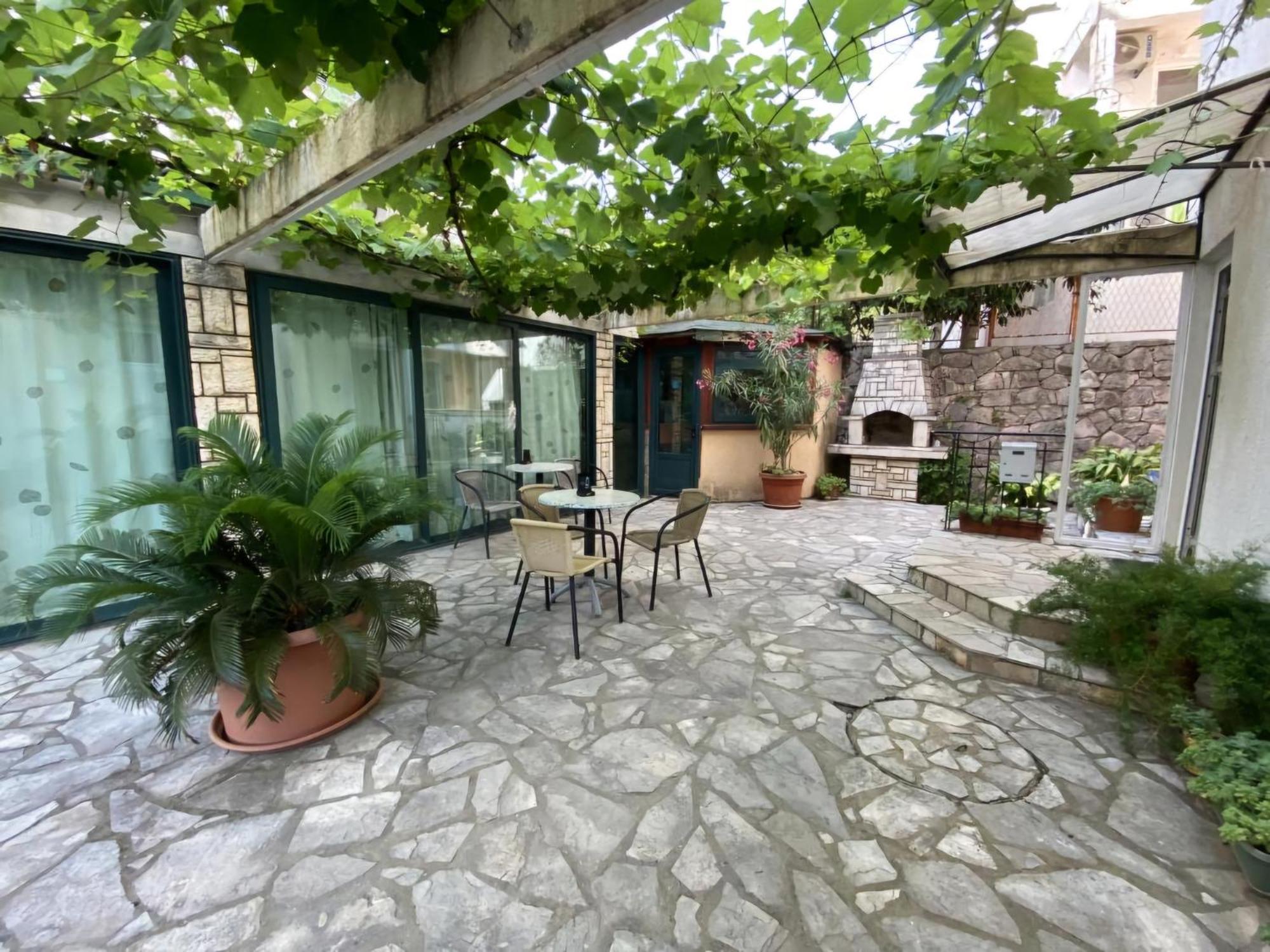 Guesthouse Tri Palme Bečići Ngoại thất bức ảnh